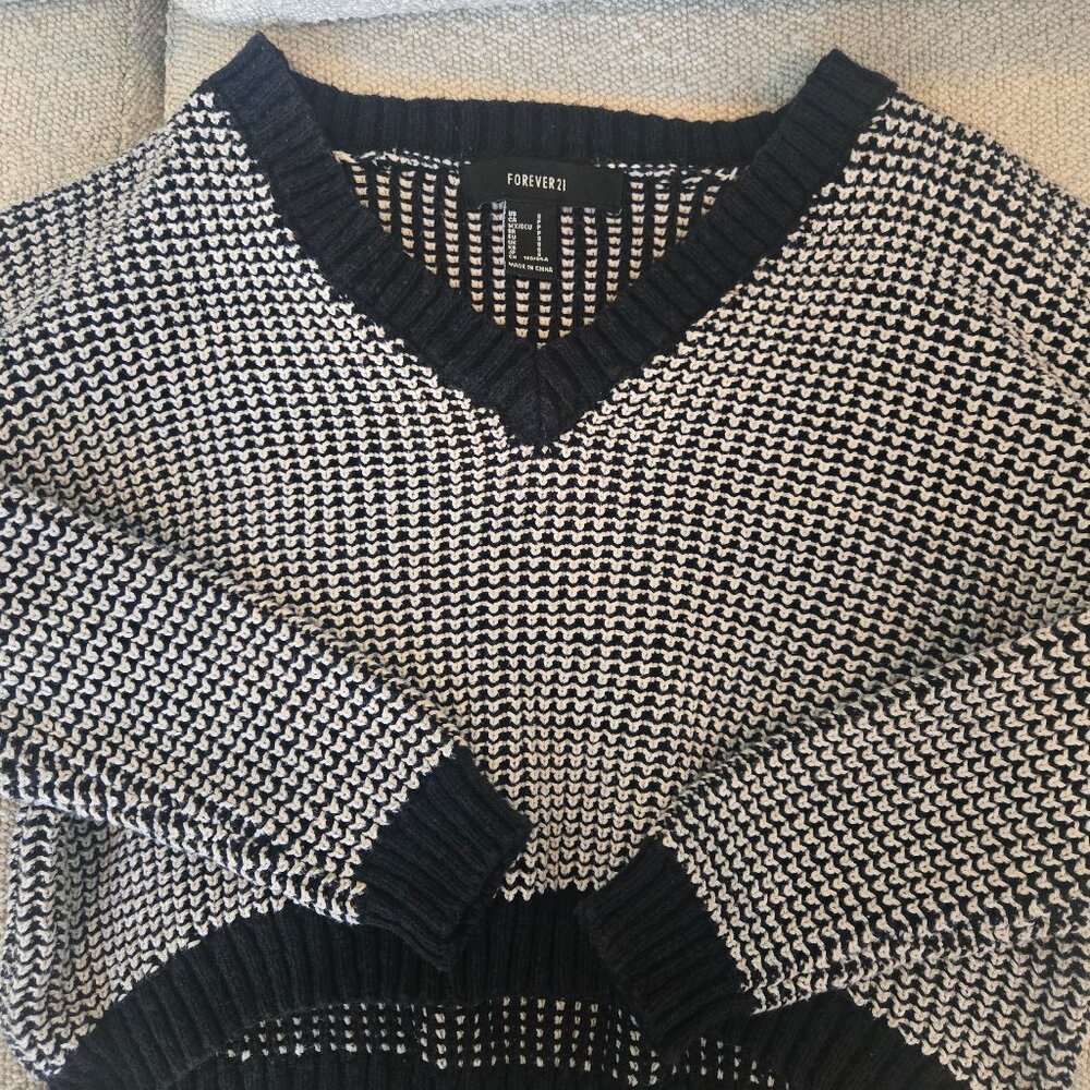 Cropped  black and white forever 21 sweater